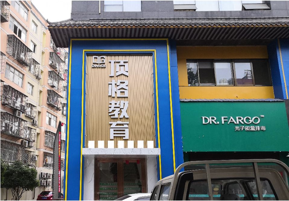 华安门头设计要符合门店特色。